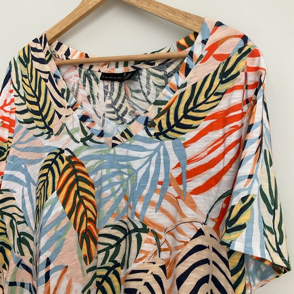 Tahari 1X V-Neck Tee with Tropical Leaf Print in Multicolor - Picture 5 of 9